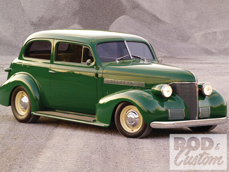Green Vintage Car — Calm, Afternoon