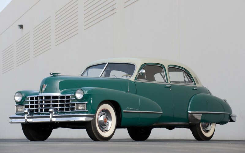 Green Vintage Car — Calm, Photograph, Building