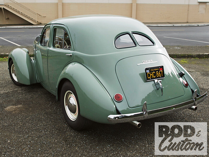Green Vintage Car — Calm, Photograph