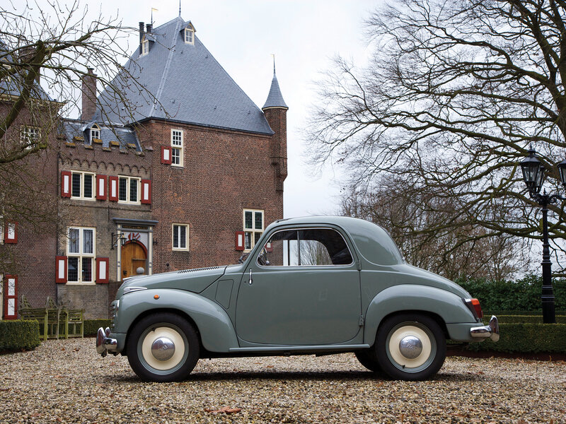 Green Vintage Car — Gray