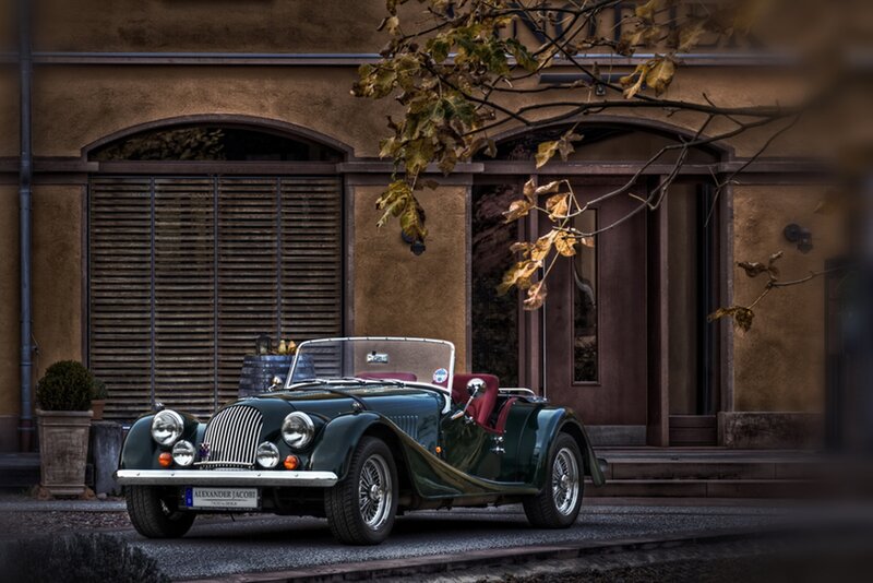 Green Vintage Car — Serene, Autumn