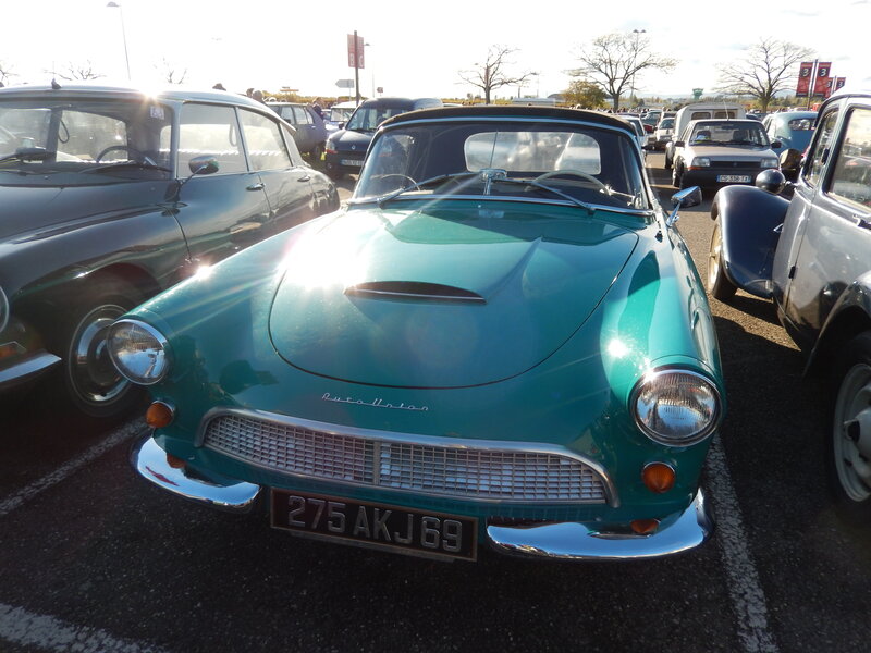 Green Vintage Car — Teal