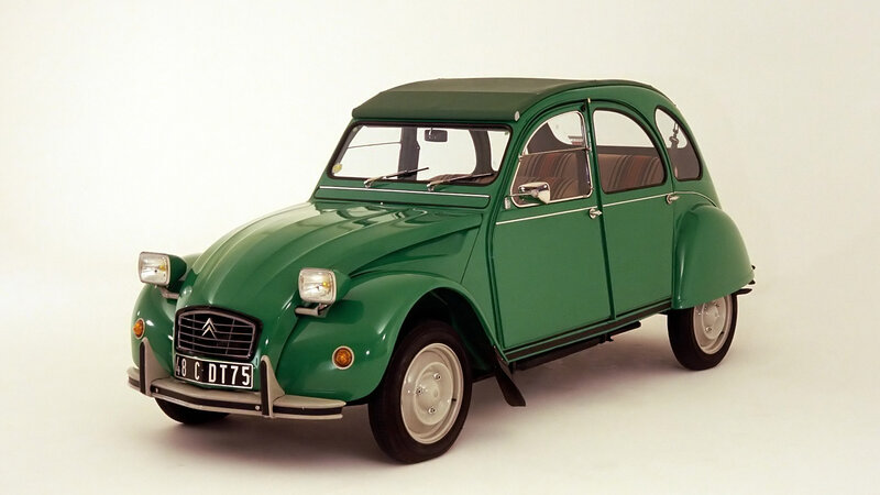 Green vintage Citroën 2CV