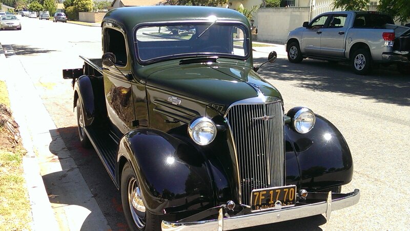 Green Vintage Pickup Truck — Black, Calm
