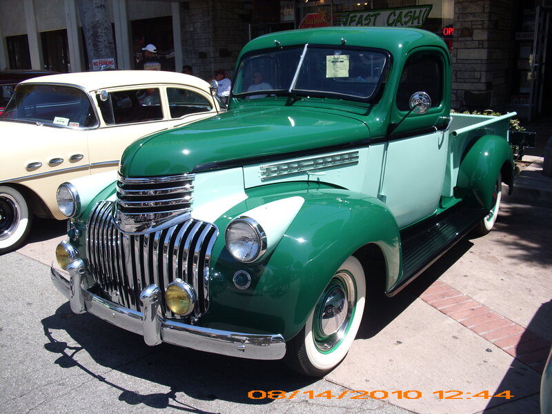 Green Vintage Pickup Truck — Bright