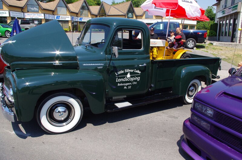 Green Vintage Pickup Truck — Outdoor