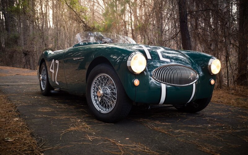 Green Vintage Race Car — Serene, Autumn