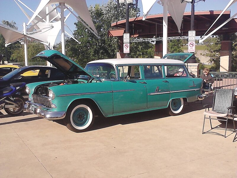 Green Vintage Station Wagon — Teal