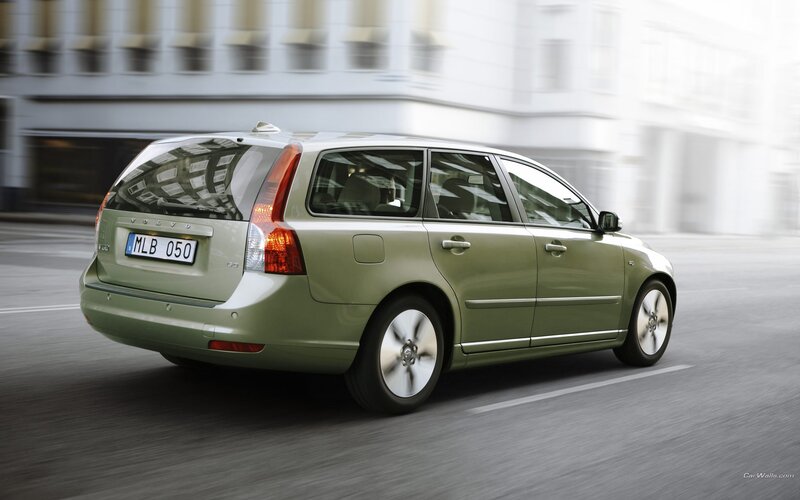 Green Volvo V50