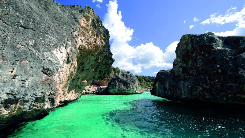 Green Water Between Rocks