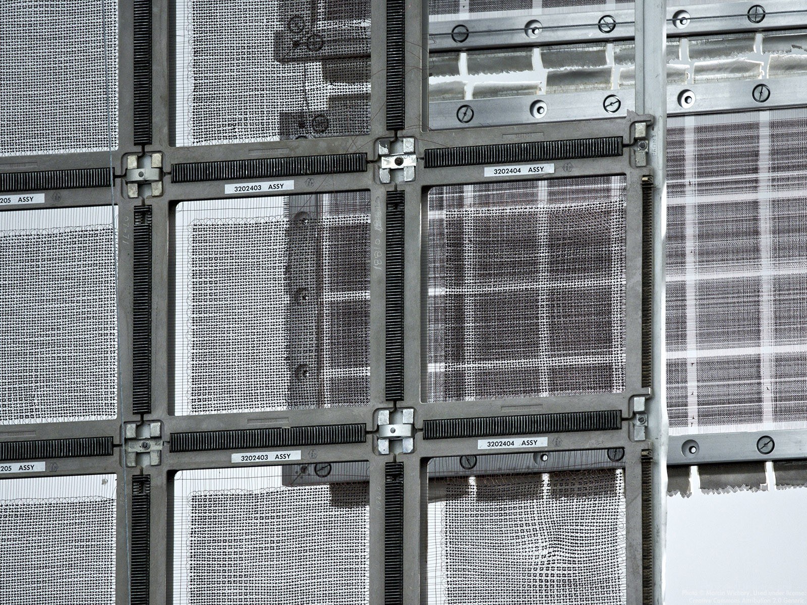 Grid of electronic components
