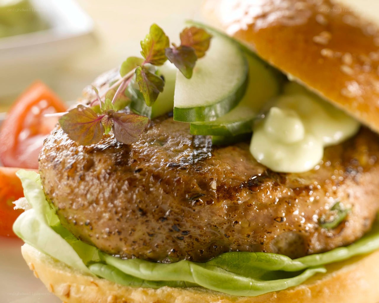 Grilled burger with fresh toppings