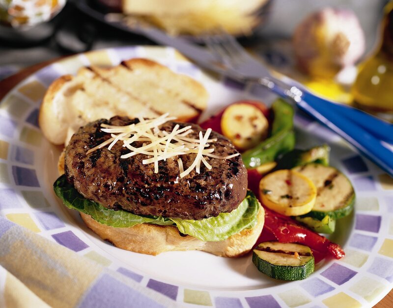 Grilled burger with vegetables