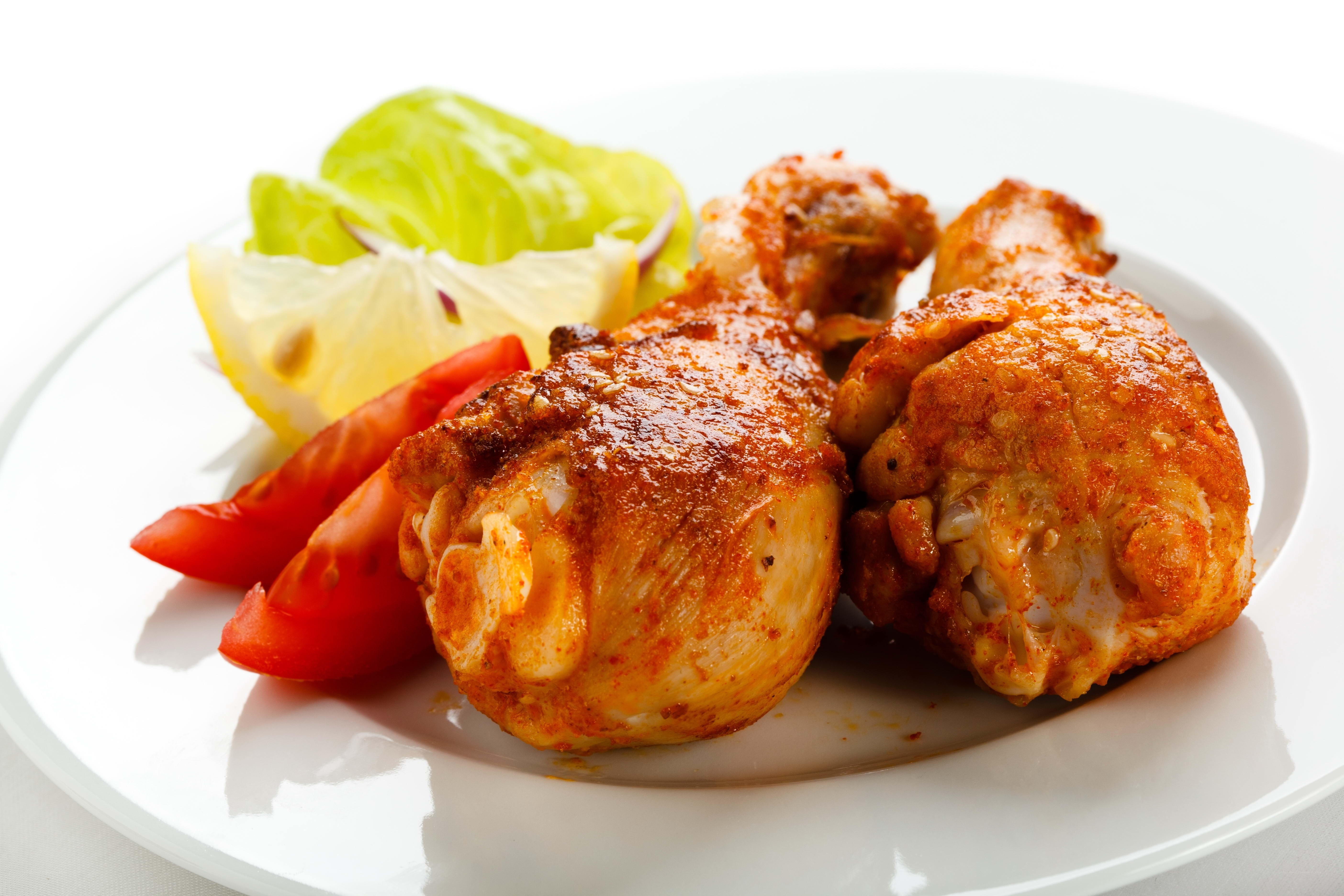 grilled chicken drumsticks with vegetables