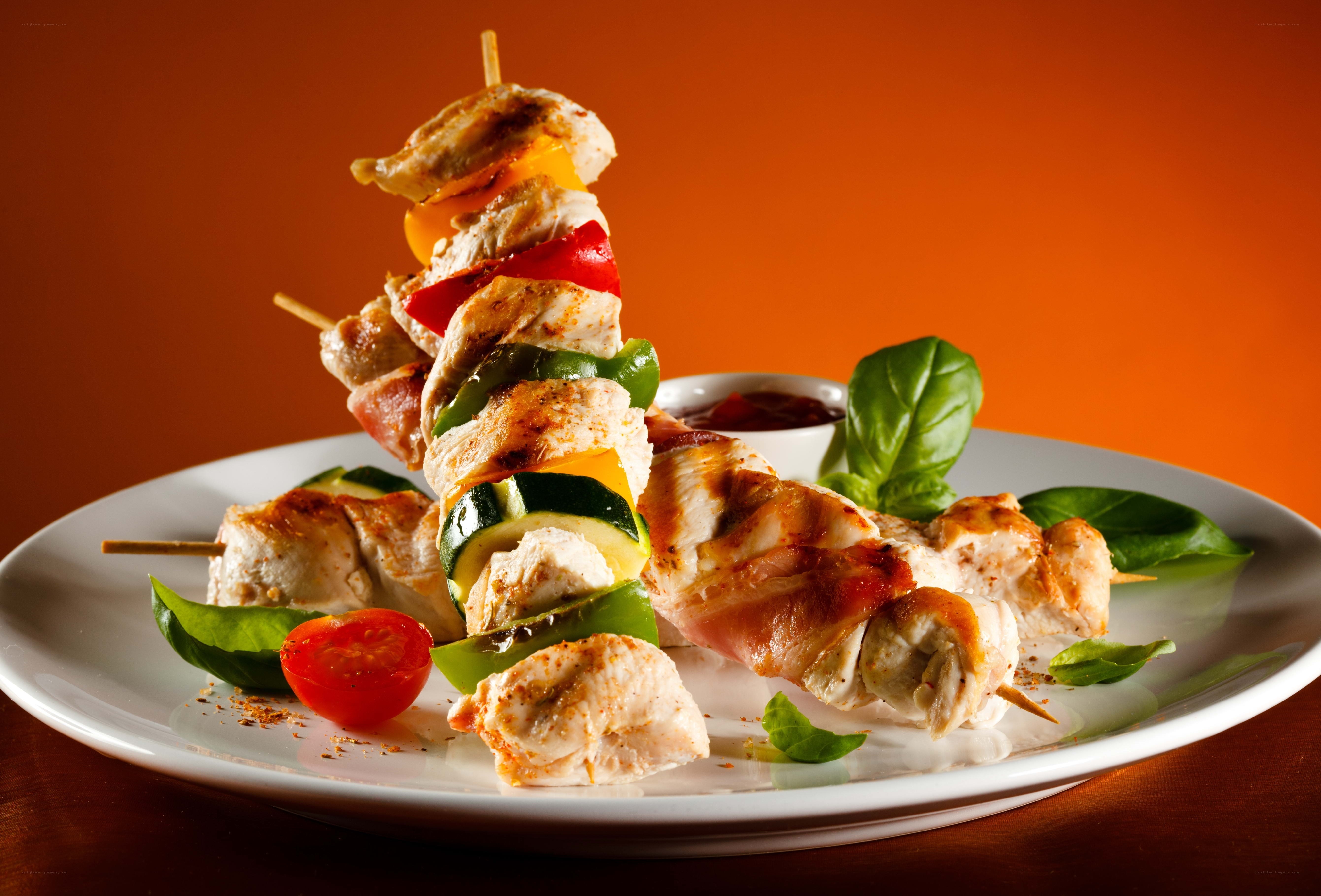 Grilled chicken skewers with vegetables
