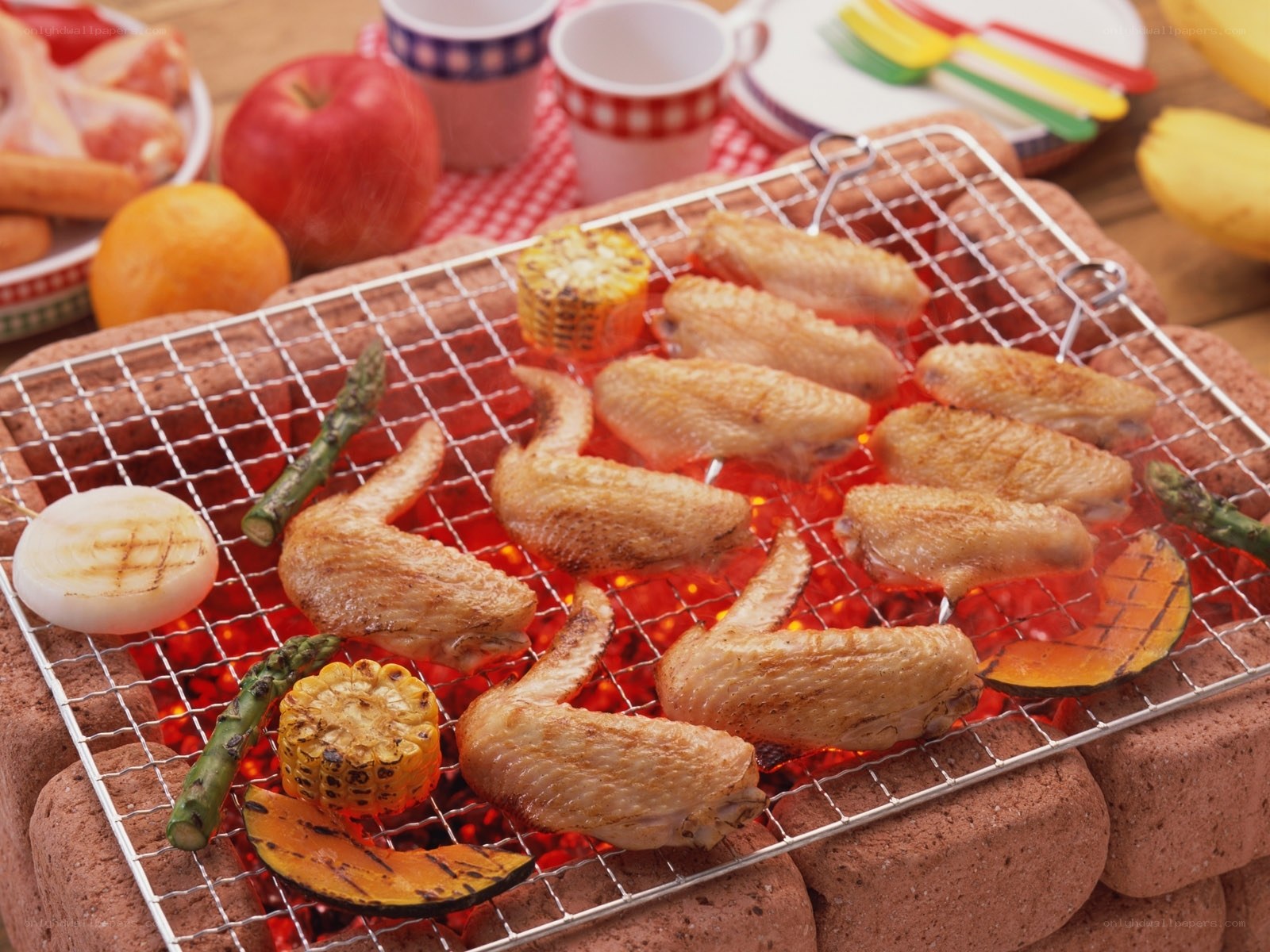 Grilled chicken wings and vegetables