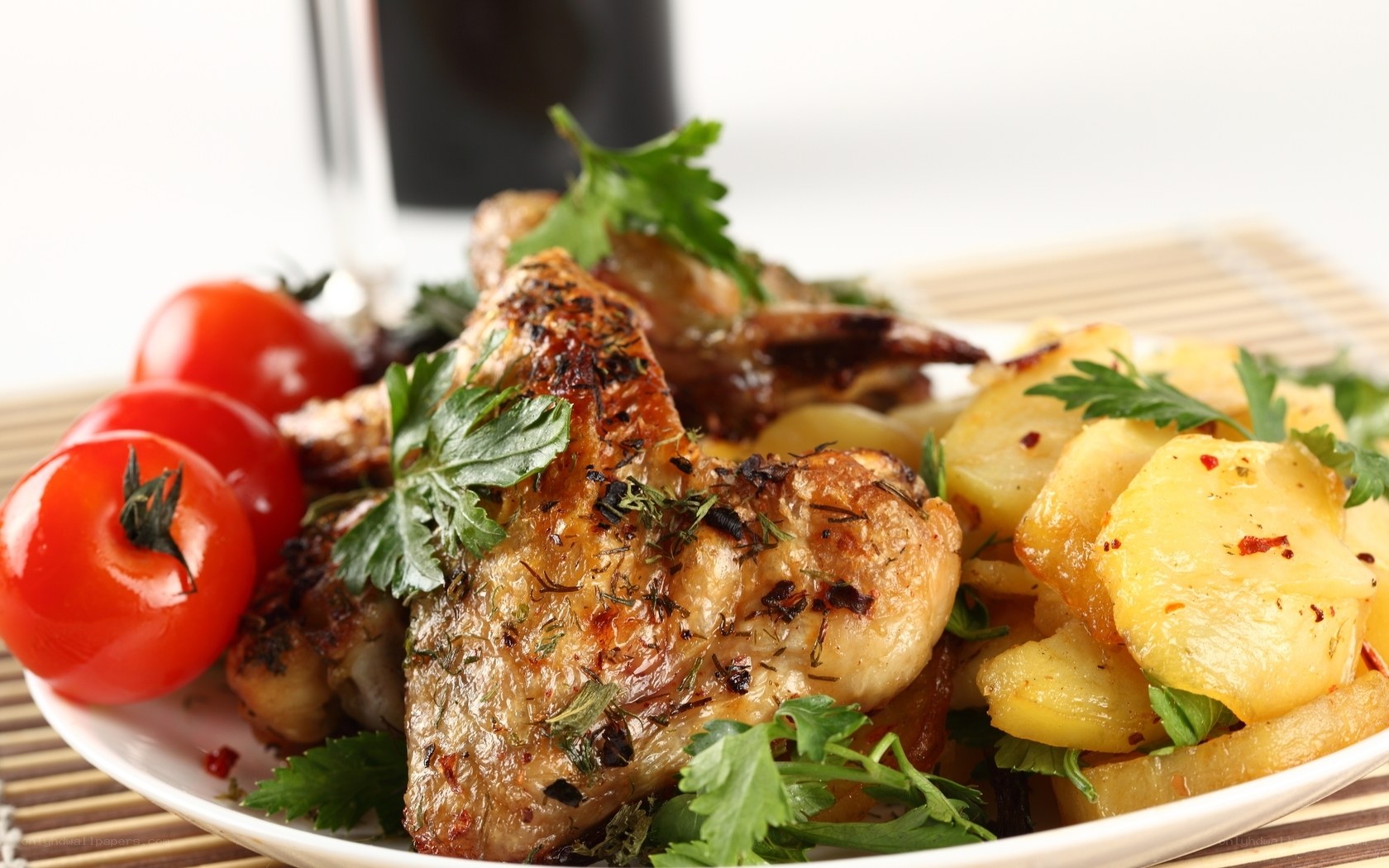 Grilled chicken with potatoes and tomatoes