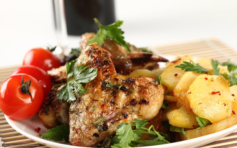 Grilled Chicken with Potatoes — Yellow, Appetizing