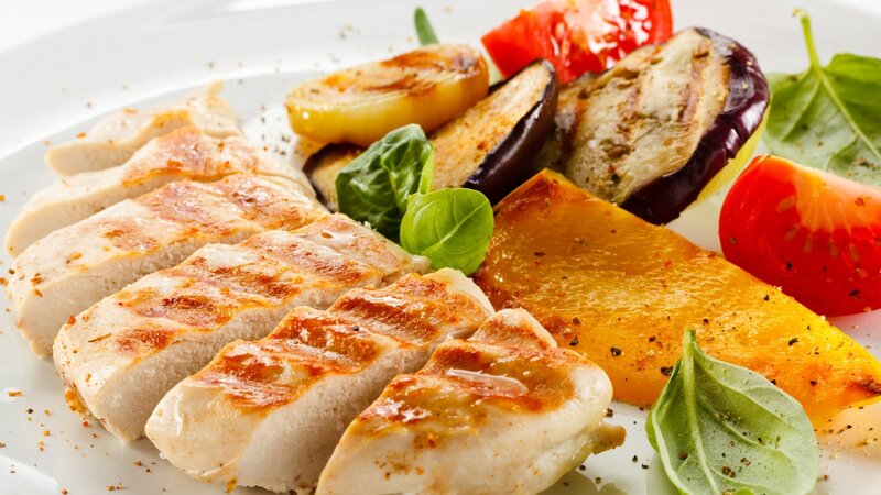 Grilled chicken with vegetables