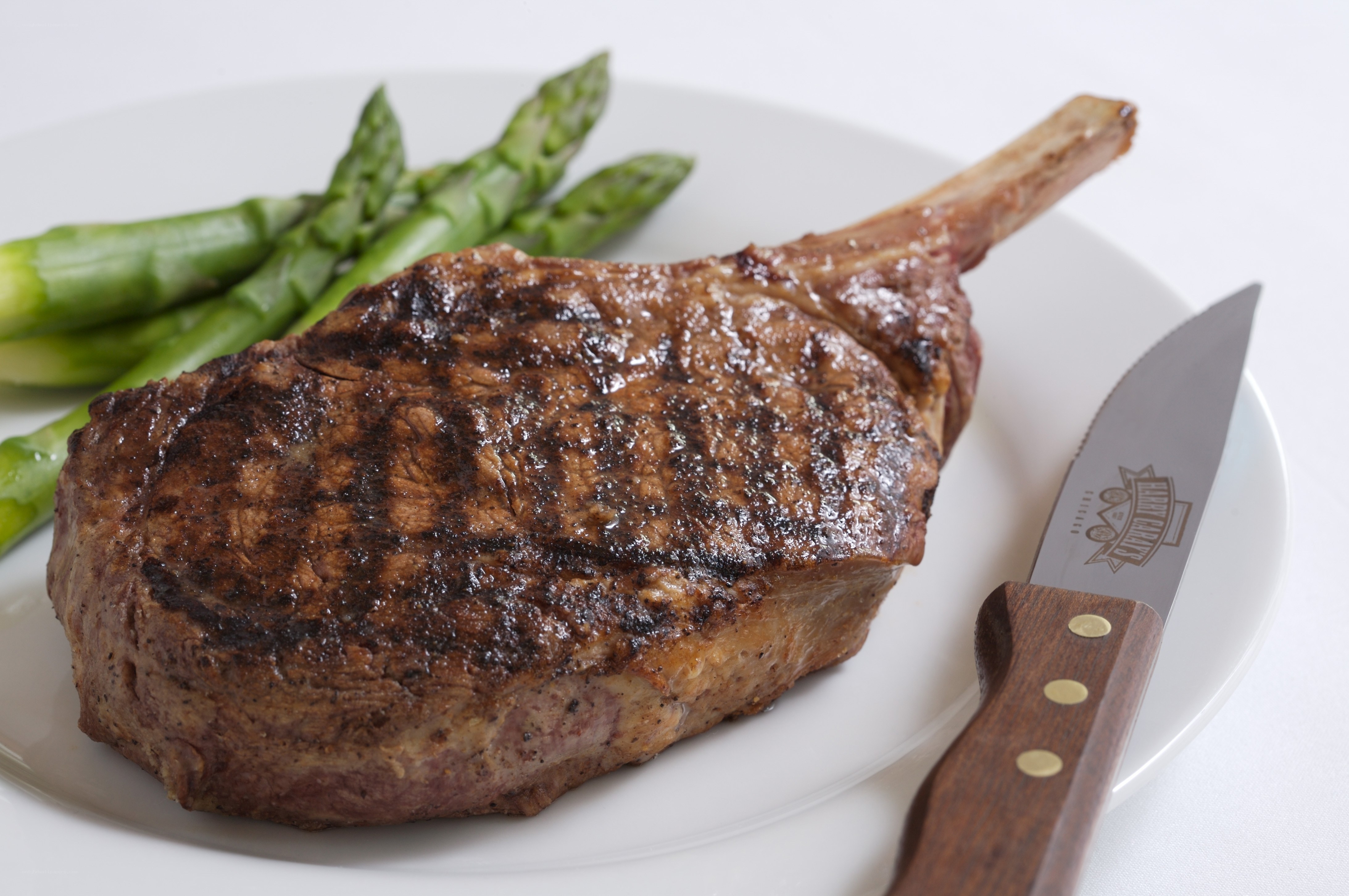 Grilled ribeye steak with asparagus