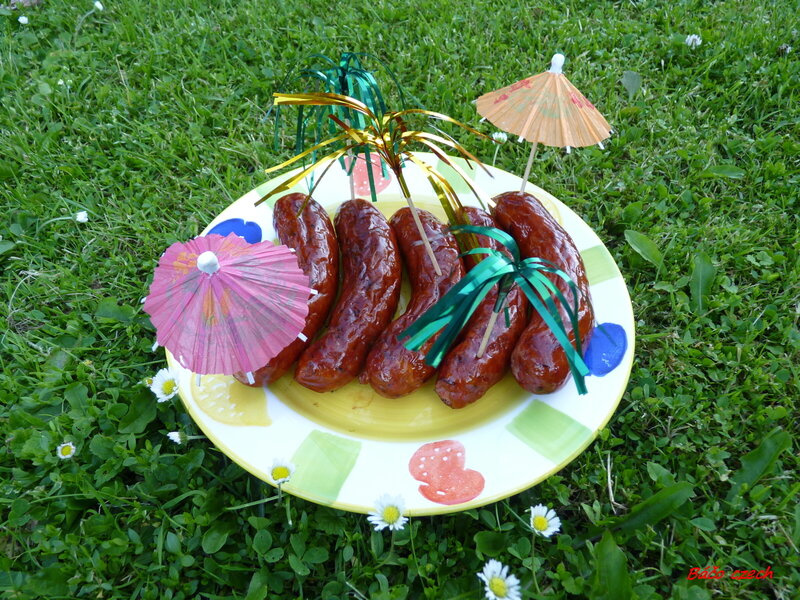 Grilled Sausages on Plate — Green