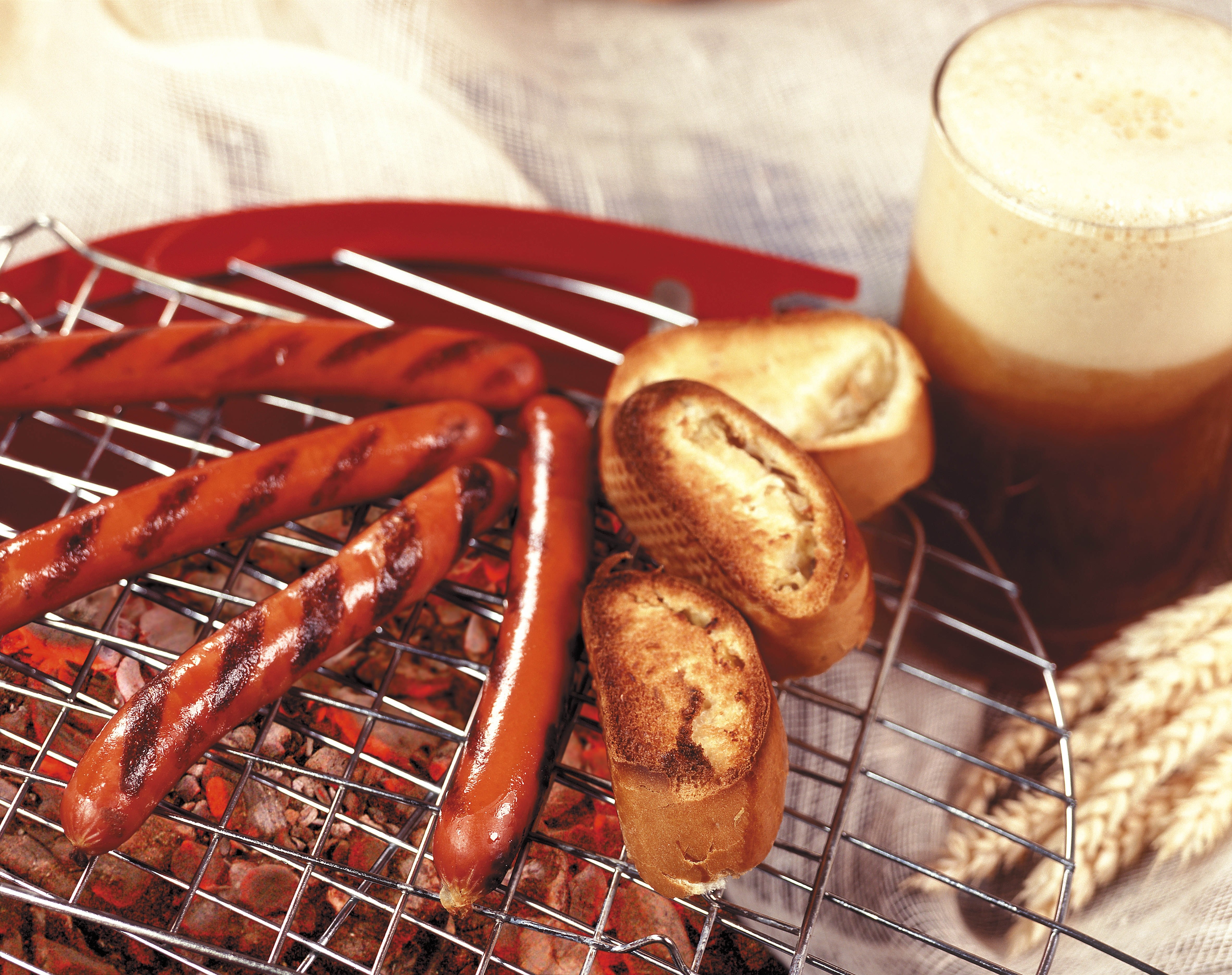 Grilled sausages with beer
