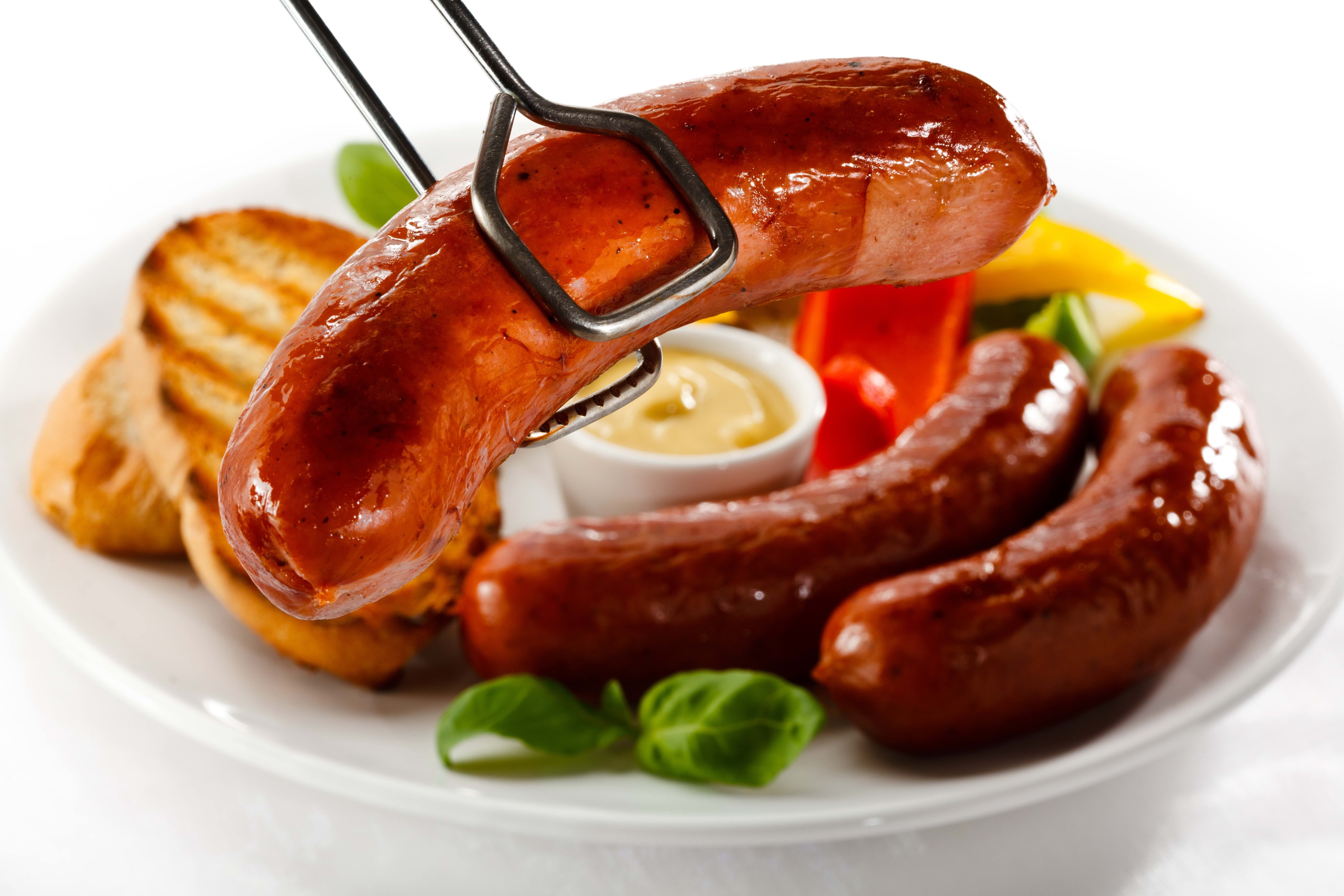 Grilled sausages with mustard
