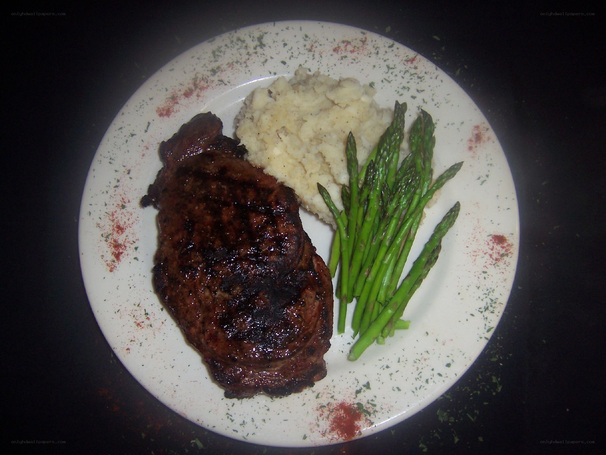 Grilled steak with mashed potatoes and asparagus