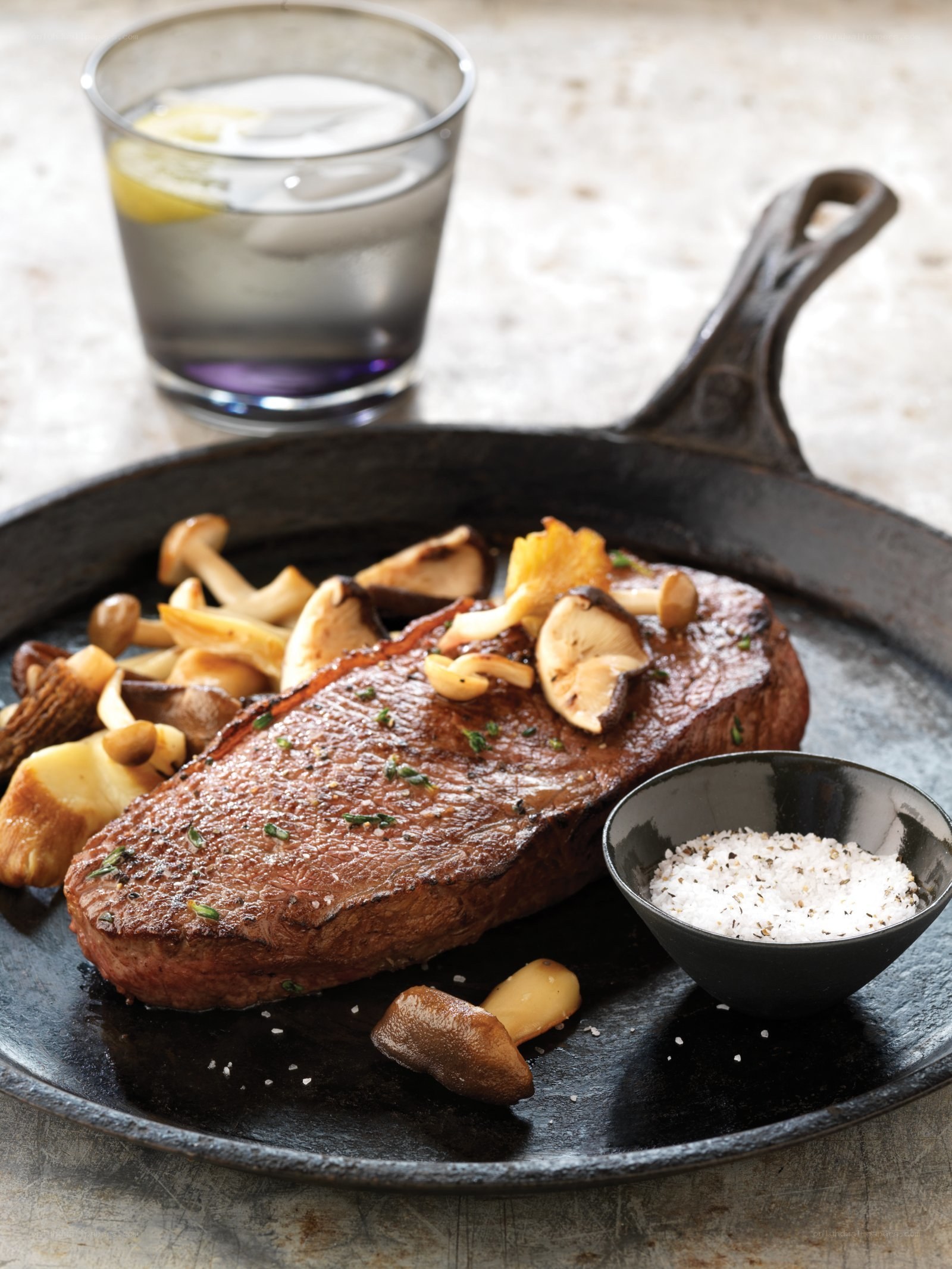 Grilled steak with mushrooms