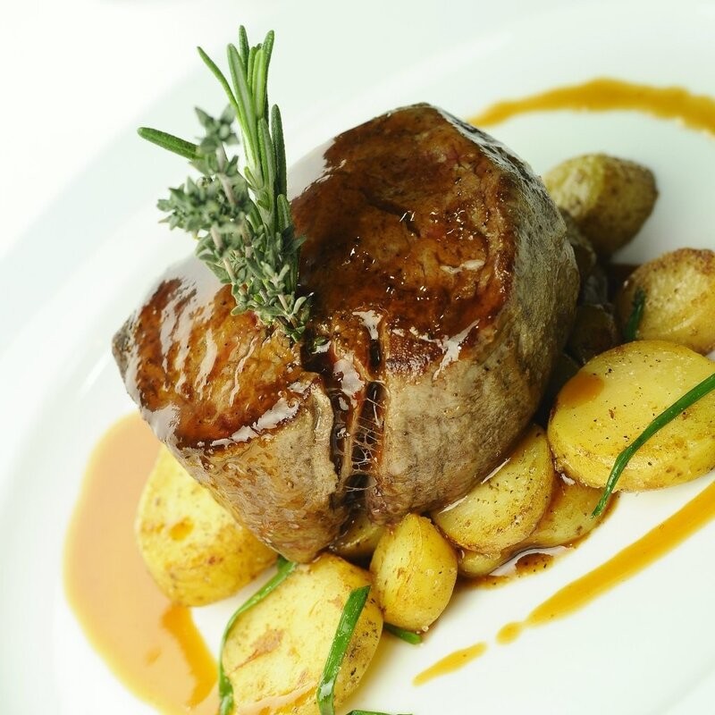 Grilled steak with potatoes