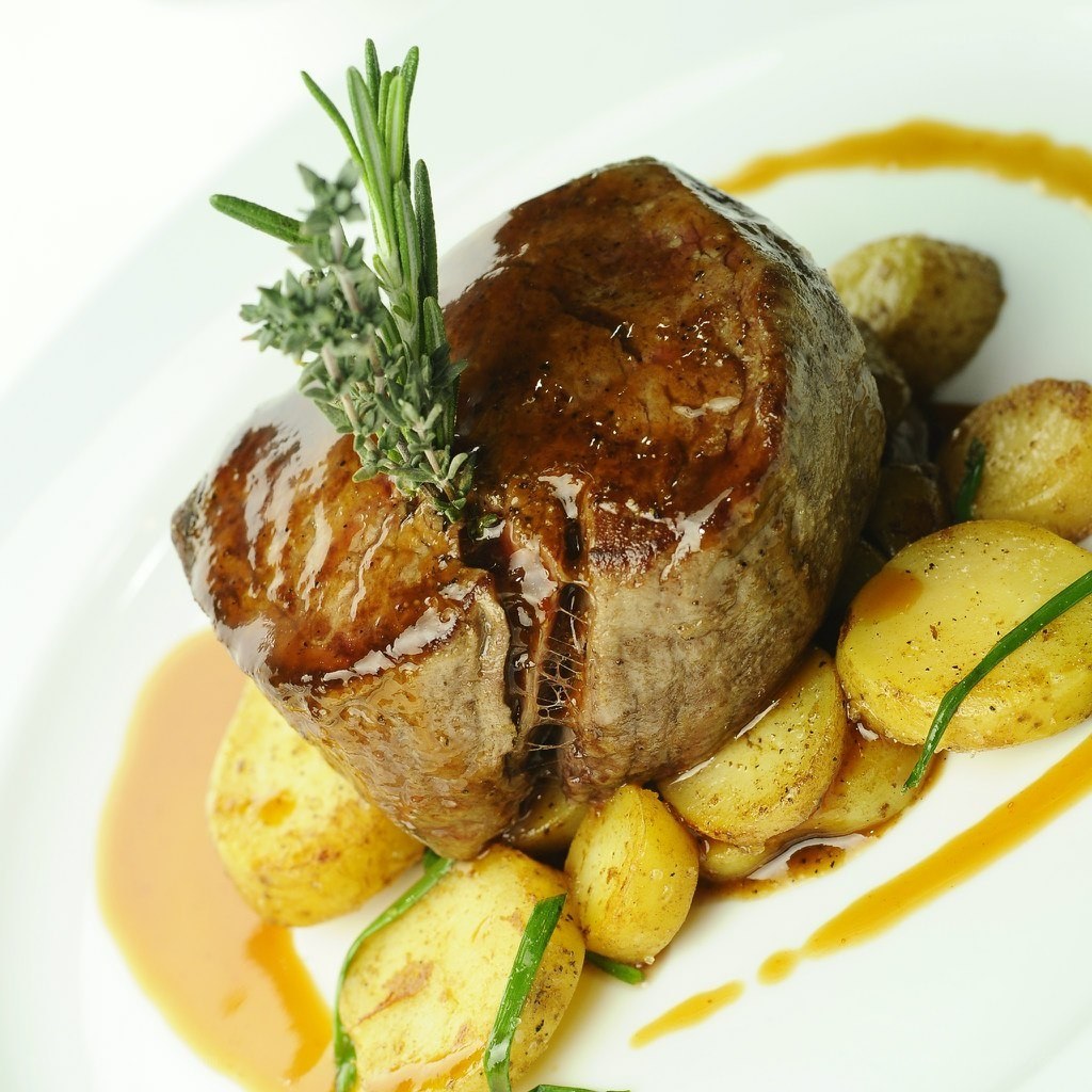 Grilled steak with potatoes