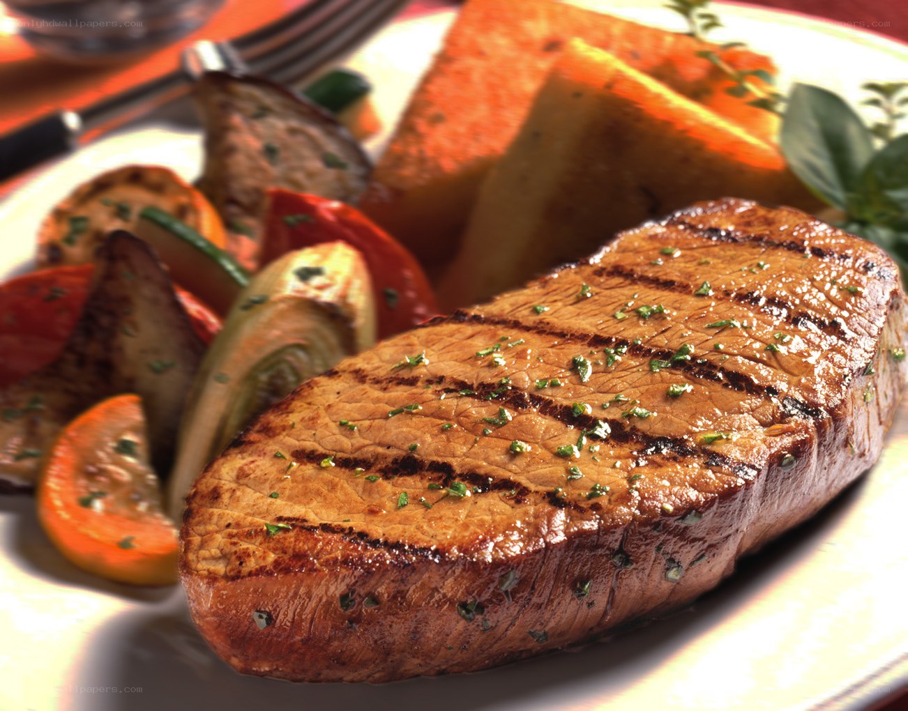 Grilled steak with vegetables