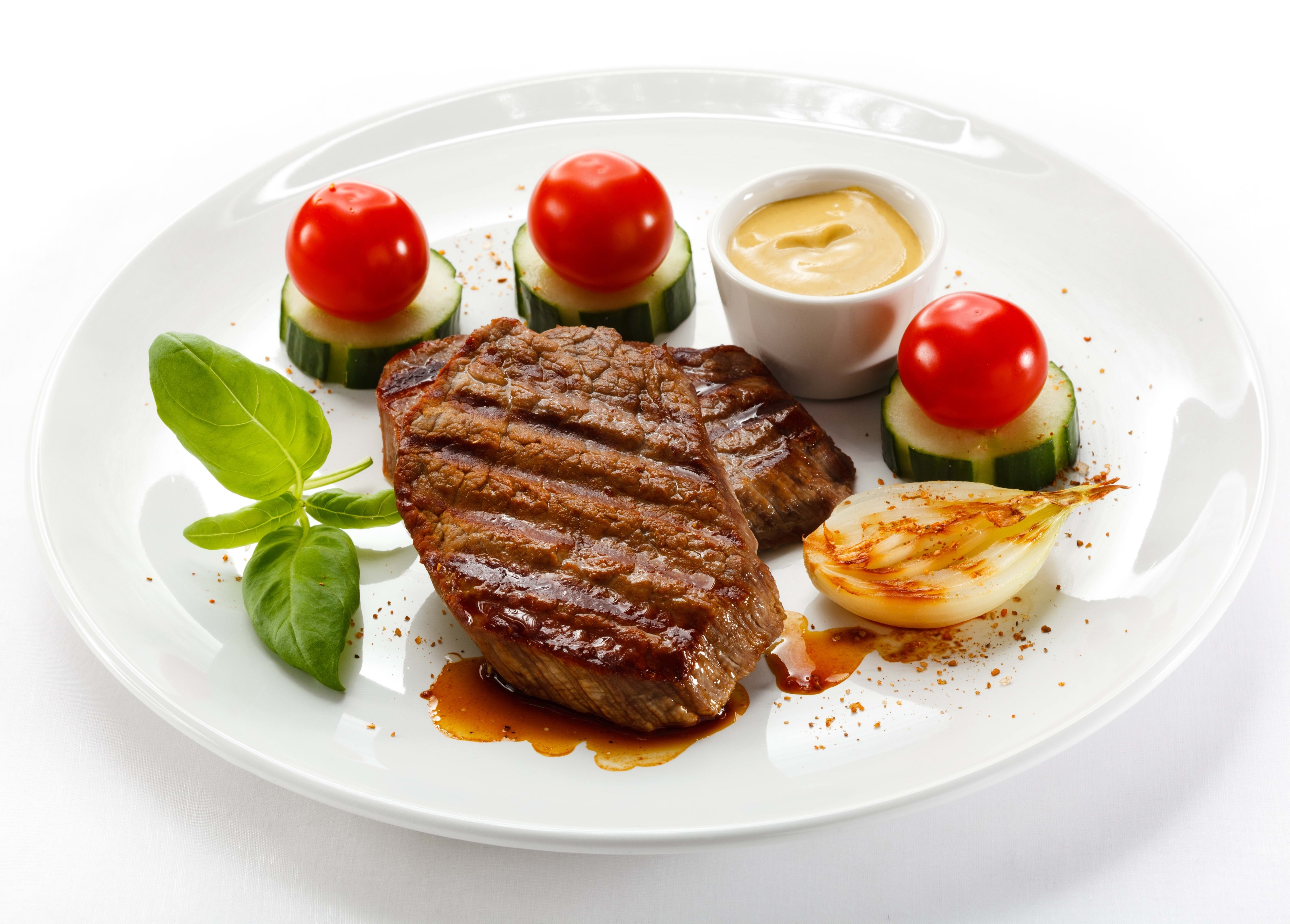 Grilled steak with vegetables