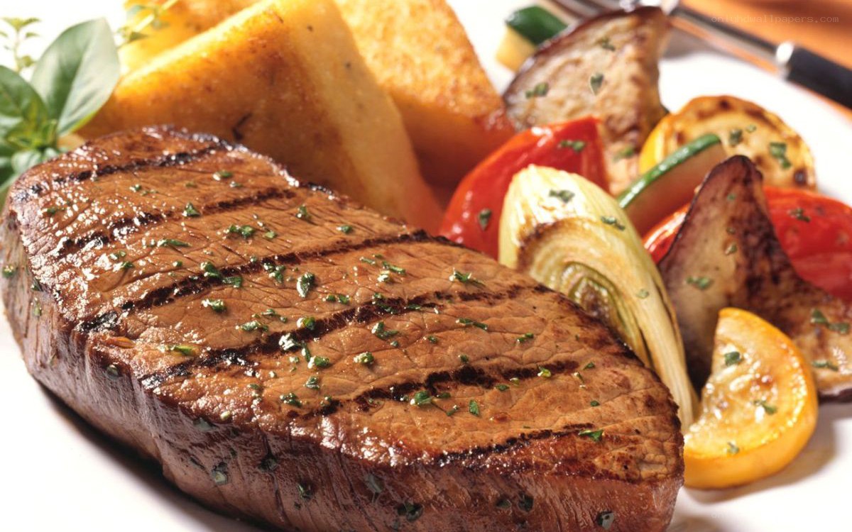 Grilled steak with vegetables