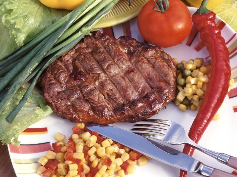 Grilled Steak with Vegetables — Red