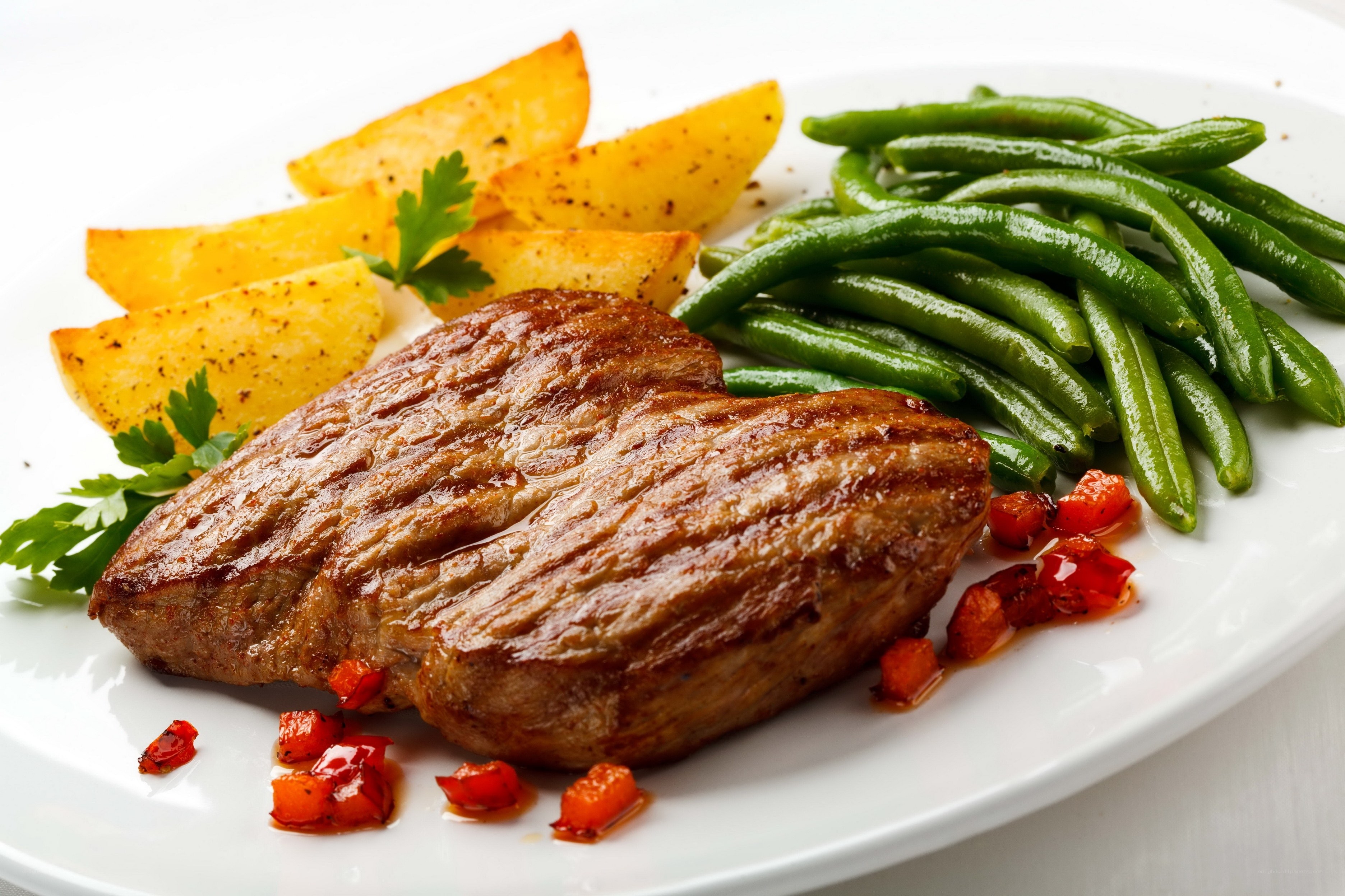 Grilled steak with vegetables