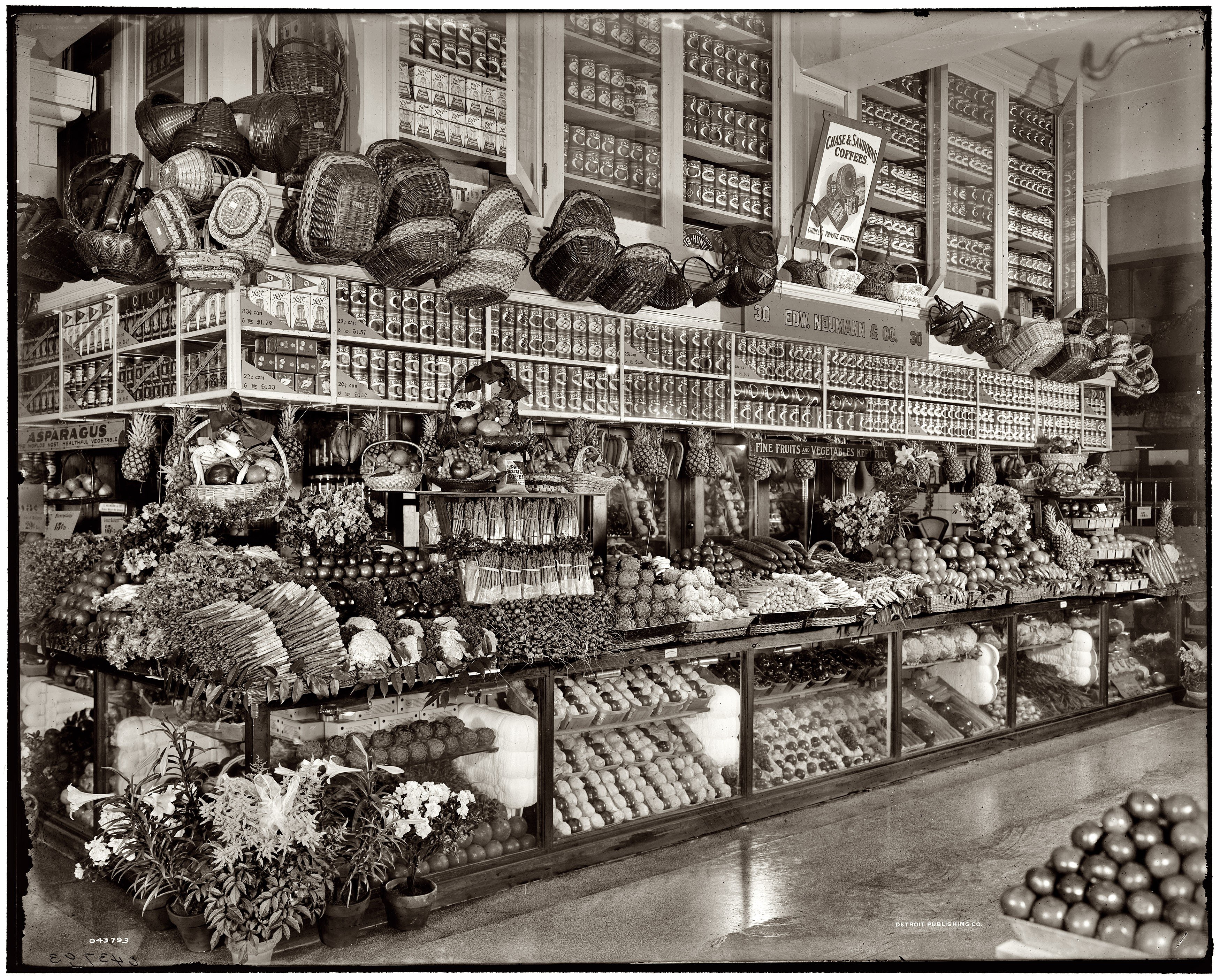Grocery store produce display