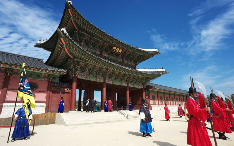 Guard changing ceremony at Gyeongbokgung
