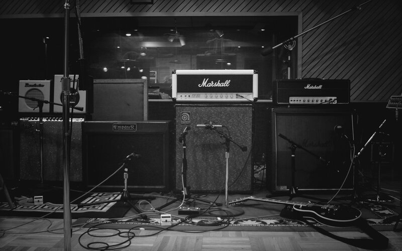 Guitar Amplifiers in Studio — Black
