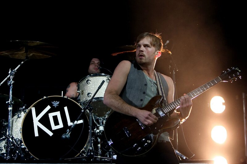 Guitarist on Stage — Black