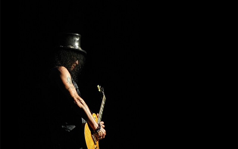Guitarist on stage with top hat