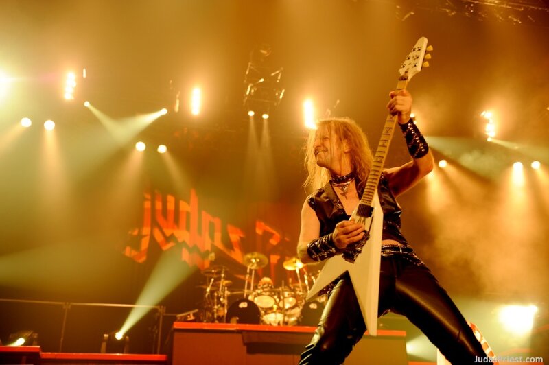 Guitarist on Stage — Yellow