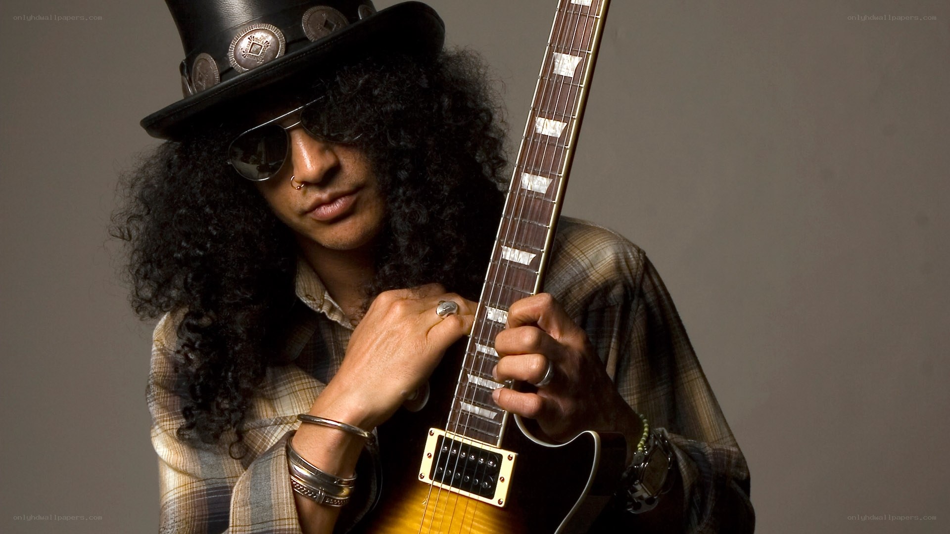 Guitarist with curly hair and hat