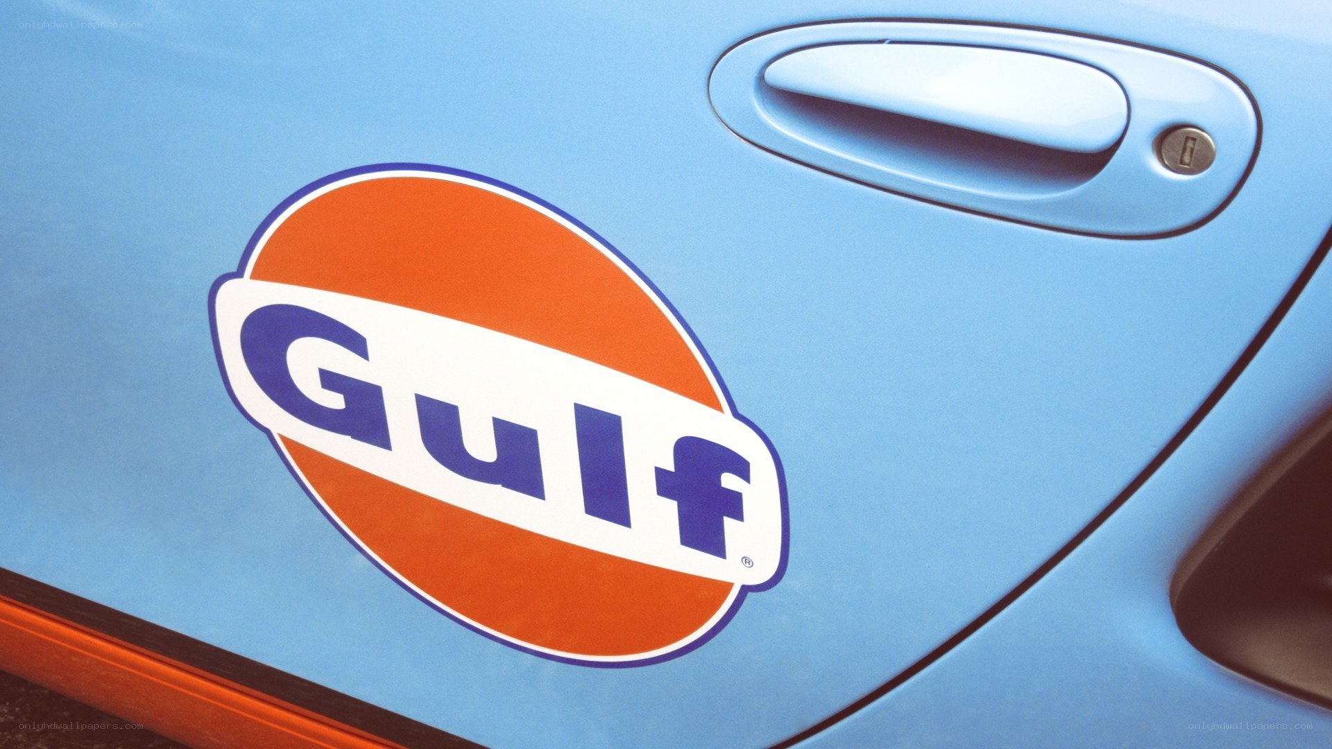 Gulf logo on car door