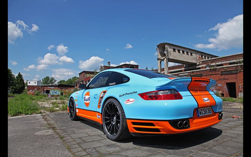 Gulf Porsche in an abandoned lot