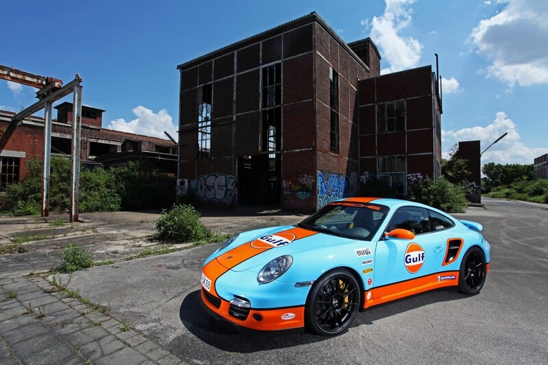 Gulf Porsche in an abandoned lot