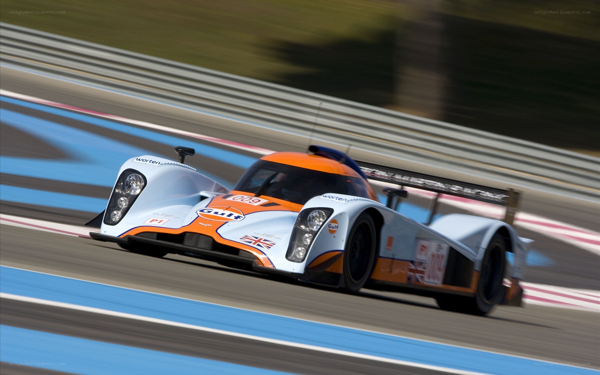 Gulf racing car on track