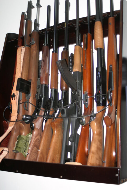 Gun rack with multiple rifles