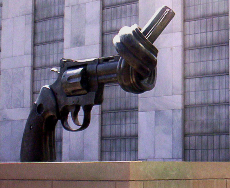gun sculpture with knot