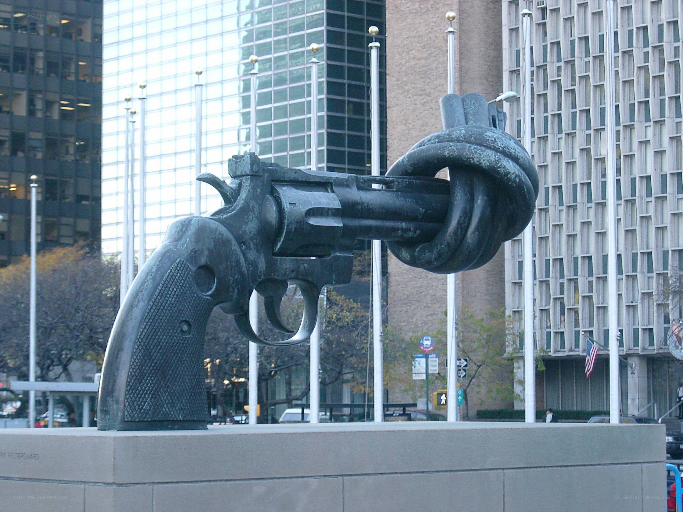 Gun with knot sculpture